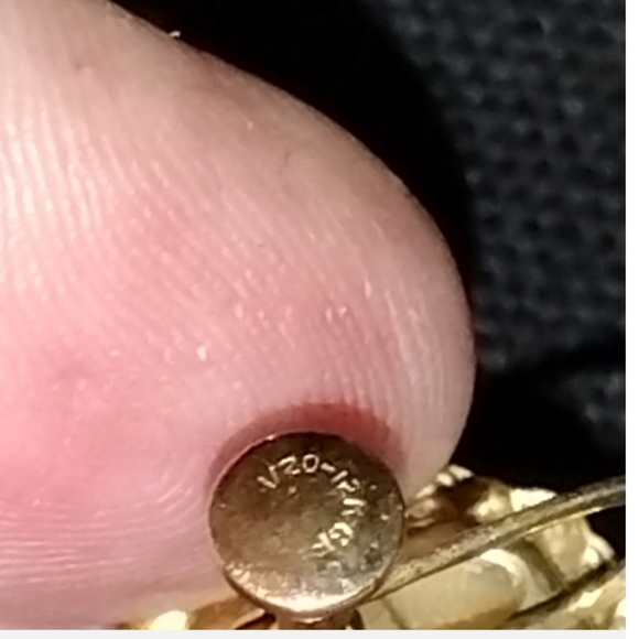 Vintage 12K GF Cameo Screw Back Earrings - Picture 5 of 6